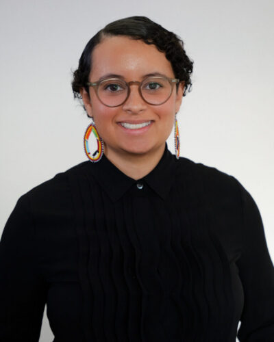 Billie Tes headshot